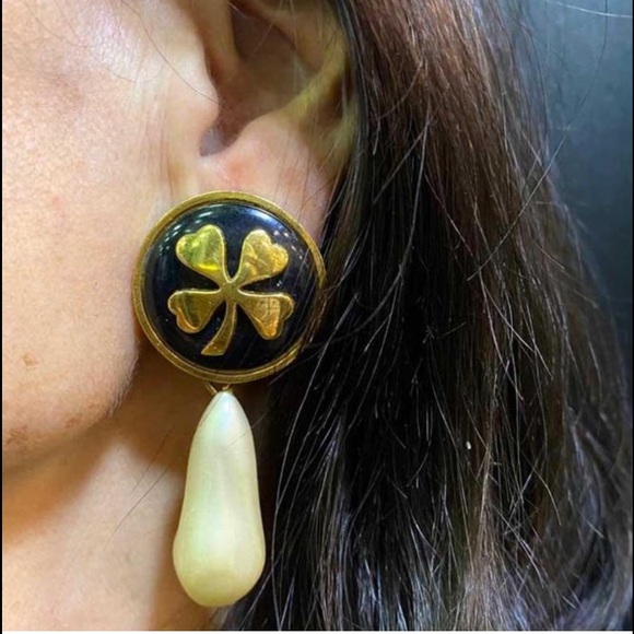 CHANEL CLOVER DROP PEARL EARRINGS - Picture 3 of 5